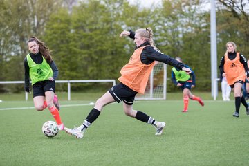 Bild 304 - Co-Trainerin der Frauen Nationalmannschaft Britta Carlson in Wahlstedt